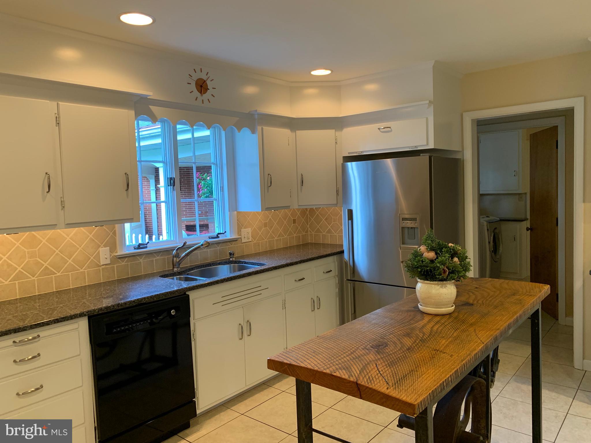 301 South Locust Street Lititz, PA 17543 - Photo 38 of 110