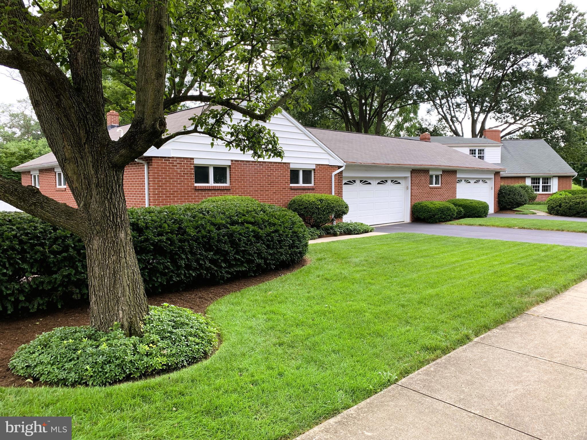 301 South Locust Street Lititz, PA 17543 - Photo 4 of 110