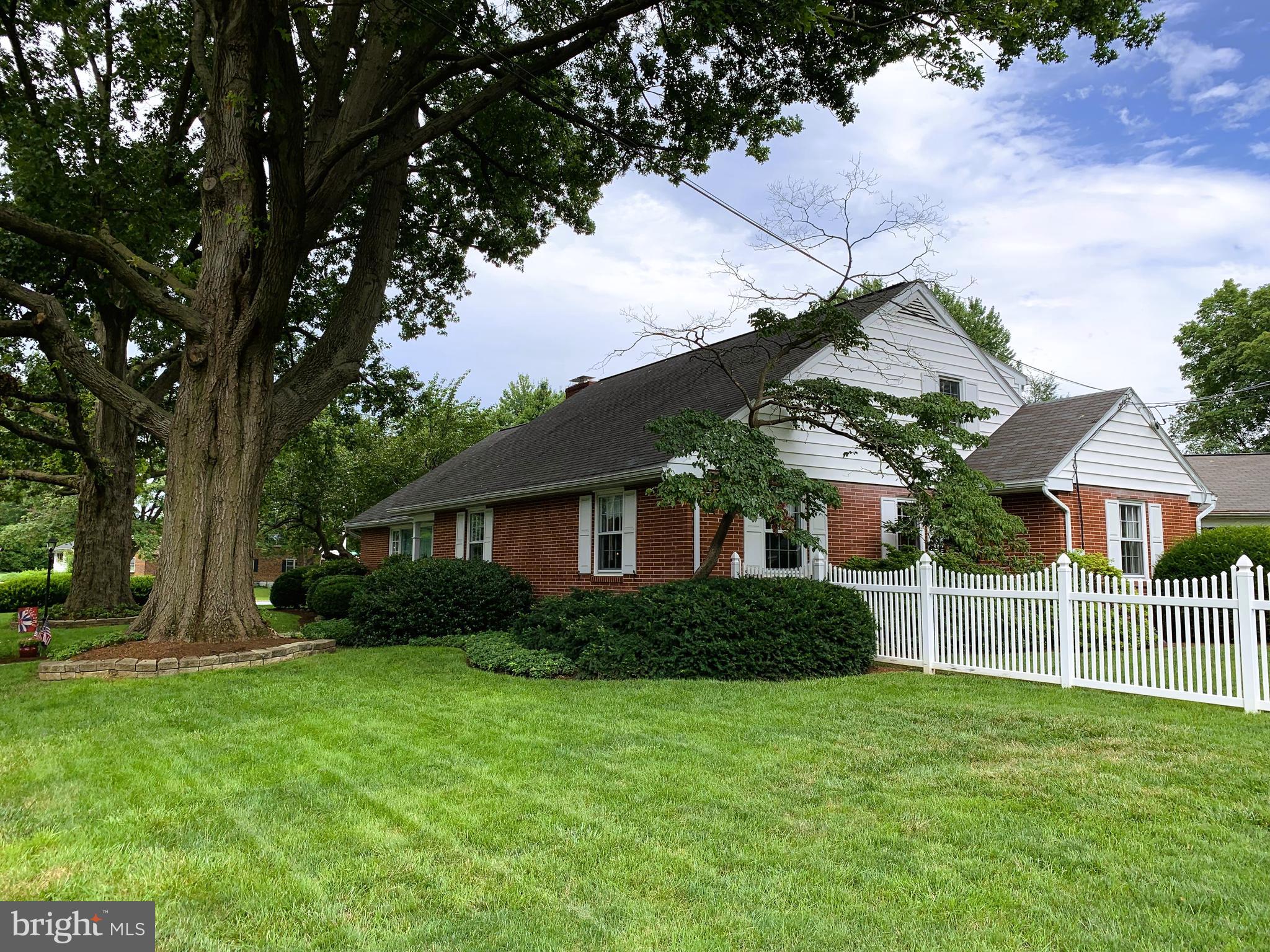 301 South Locust Street Lititz, PA 17543 - Photo 8 of 110