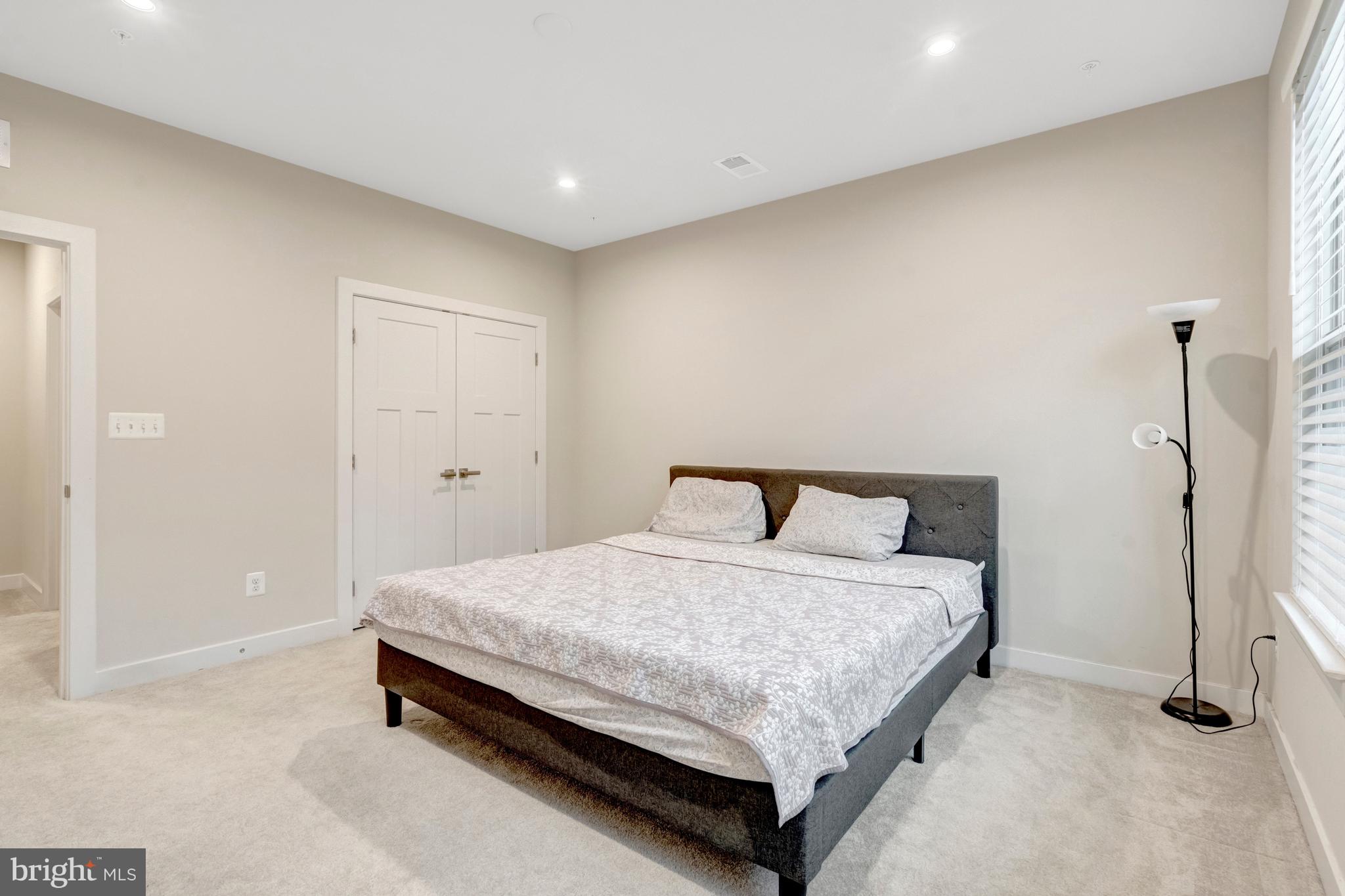 42558 Invergordon Terrace Sterling, VA 20166 - Photo 23 of 38