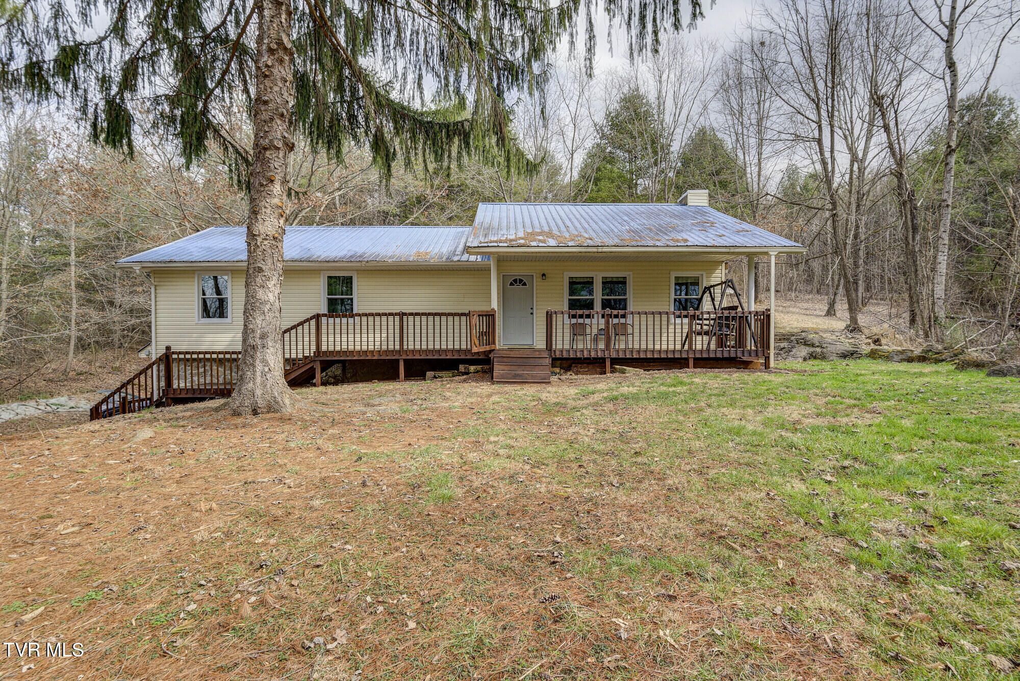 135 Earl Williams Road Elizabethton, TN 37643 - Photo 2 of 66 Earl-36