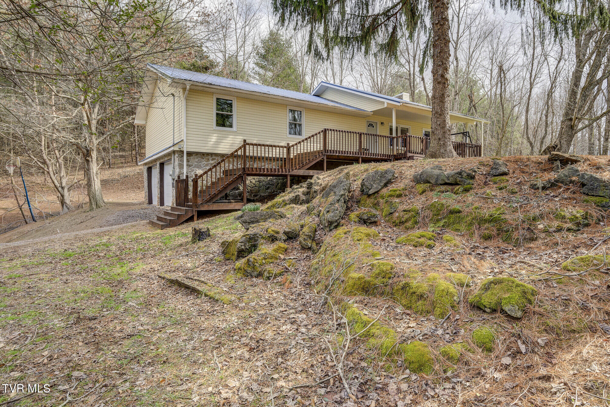 135 Earl Williams Road Elizabethton, TN 37643 - Photo 5 of 66 Earl-44