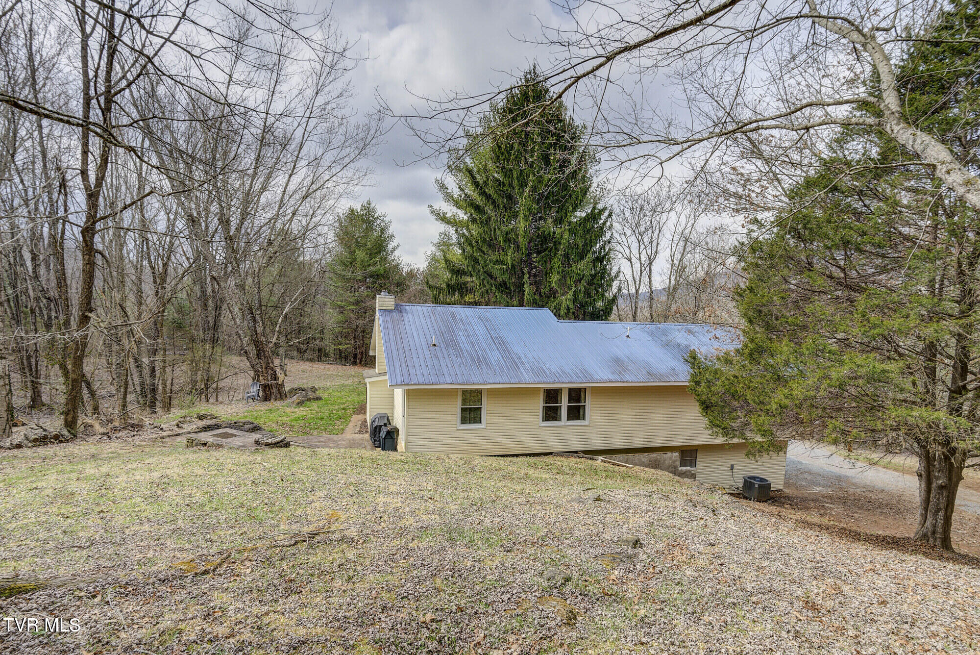 135 Earl Williams Road Elizabethton, TN 37643 - Photo 6 of 66 Earl-42