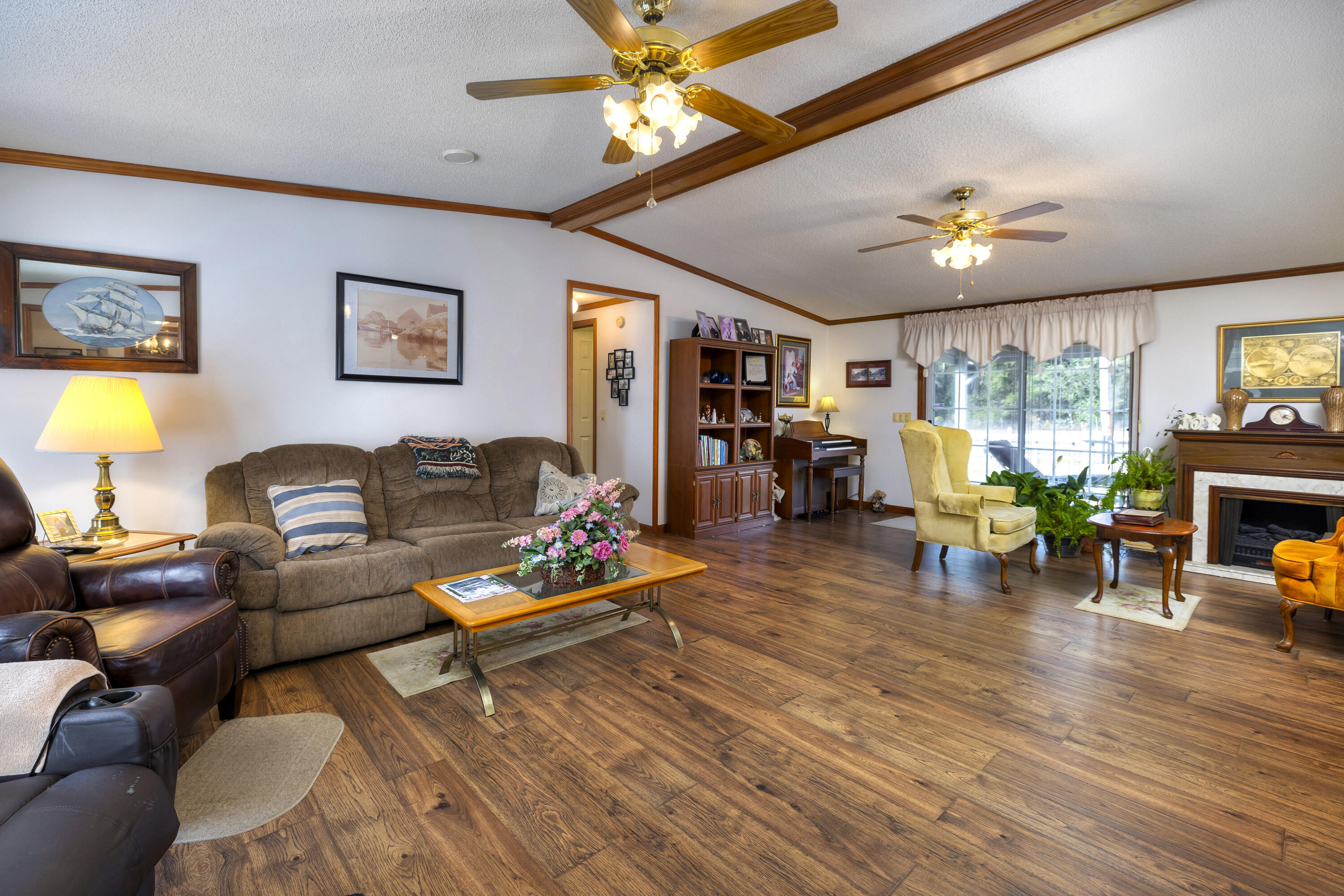 2983 State Rd S-14-810 Manning, SC 29102 - Photo 27 of 54 FAMILY ROOM