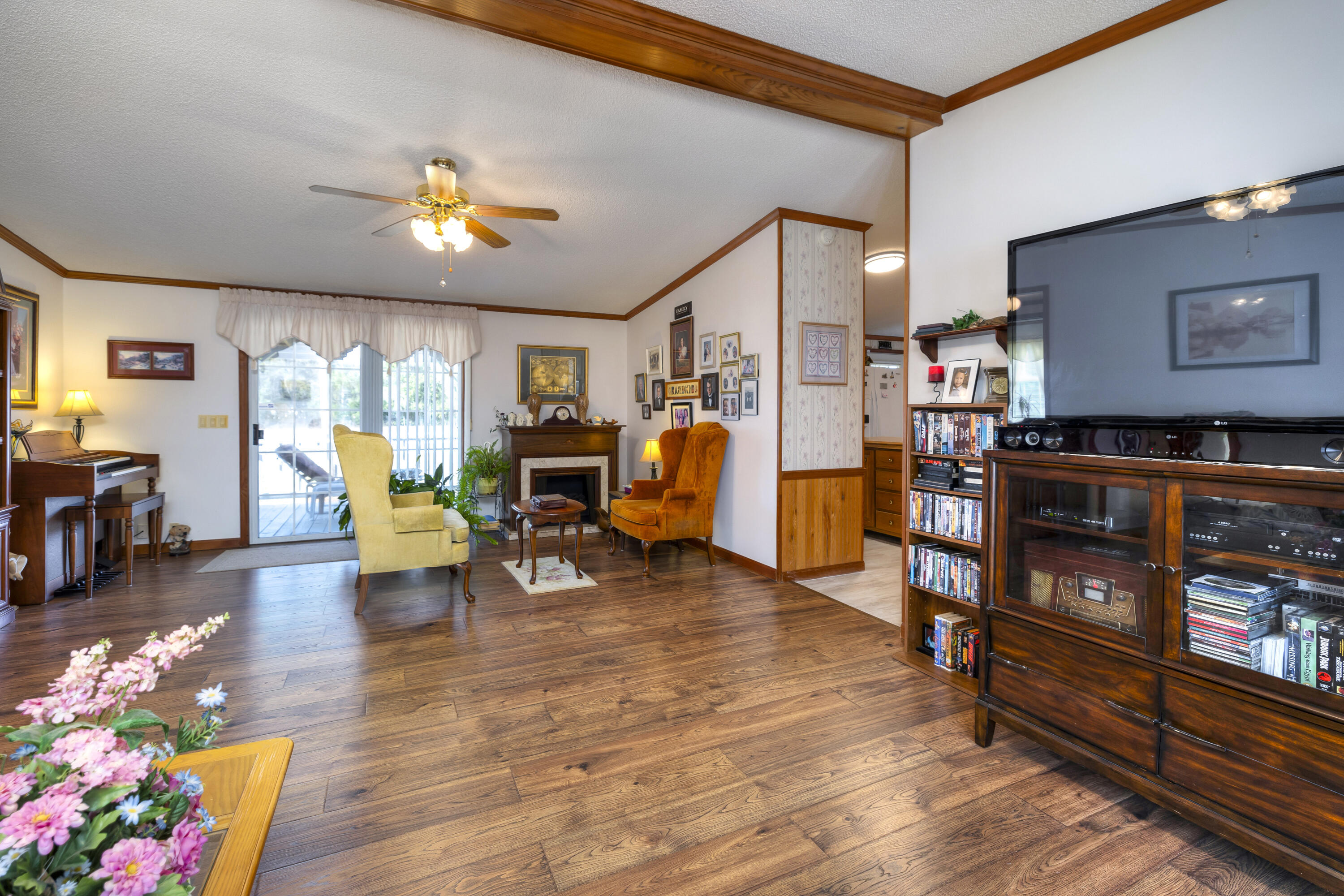 2983 State Rd S-14-810 Manning, SC 29102 - Photo 28 of 54 ELECTRIC FIREPLACE