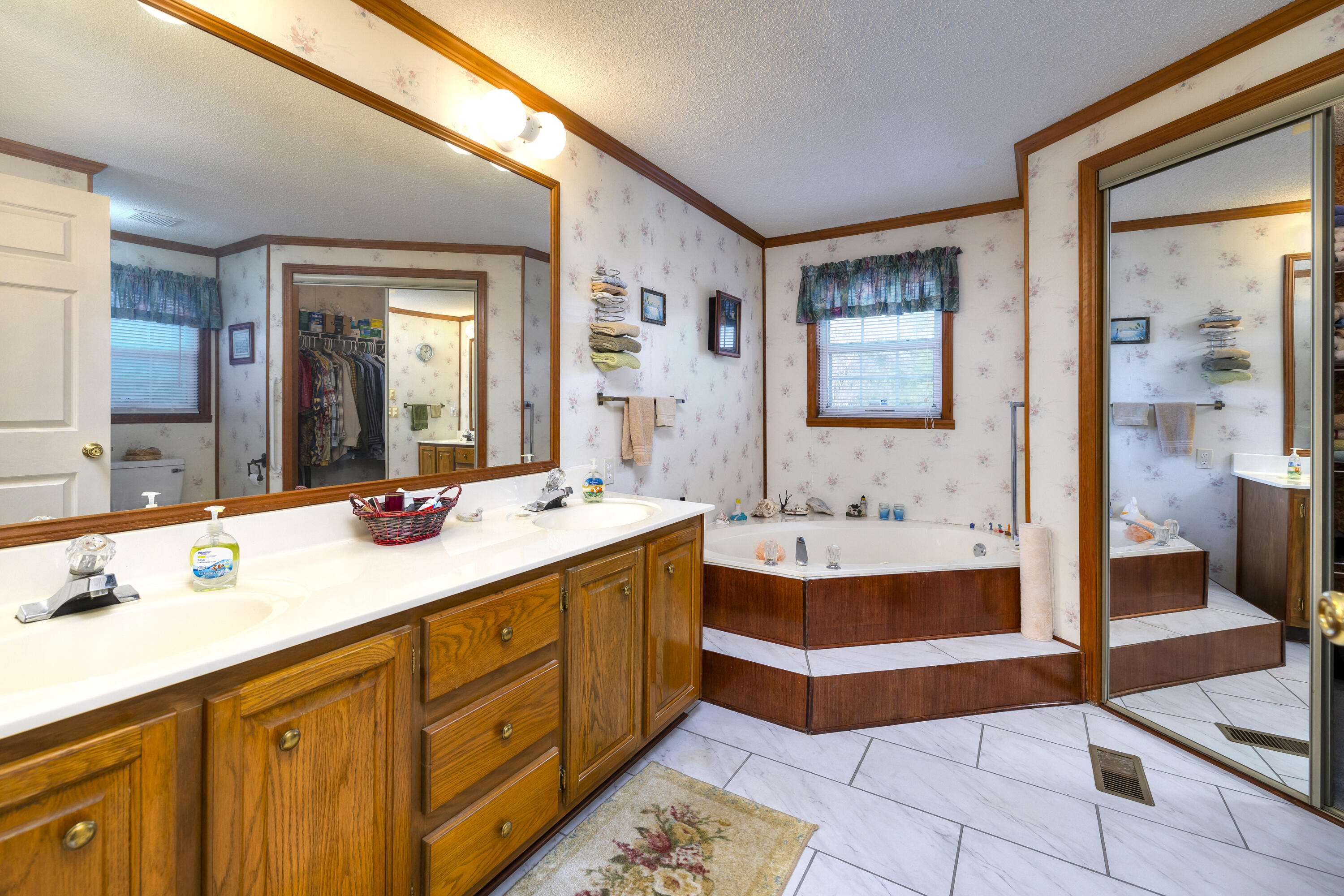 2983 State Rd S-14-810 Manning, SC 29102 - Photo 41 of 54 OWNER'S BATHROOM