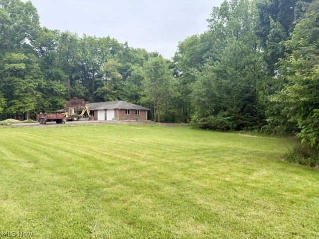 6978 Stewart Sharon Road Hubbard, OH 44425 - Photo 2 of 11 Side Yard
