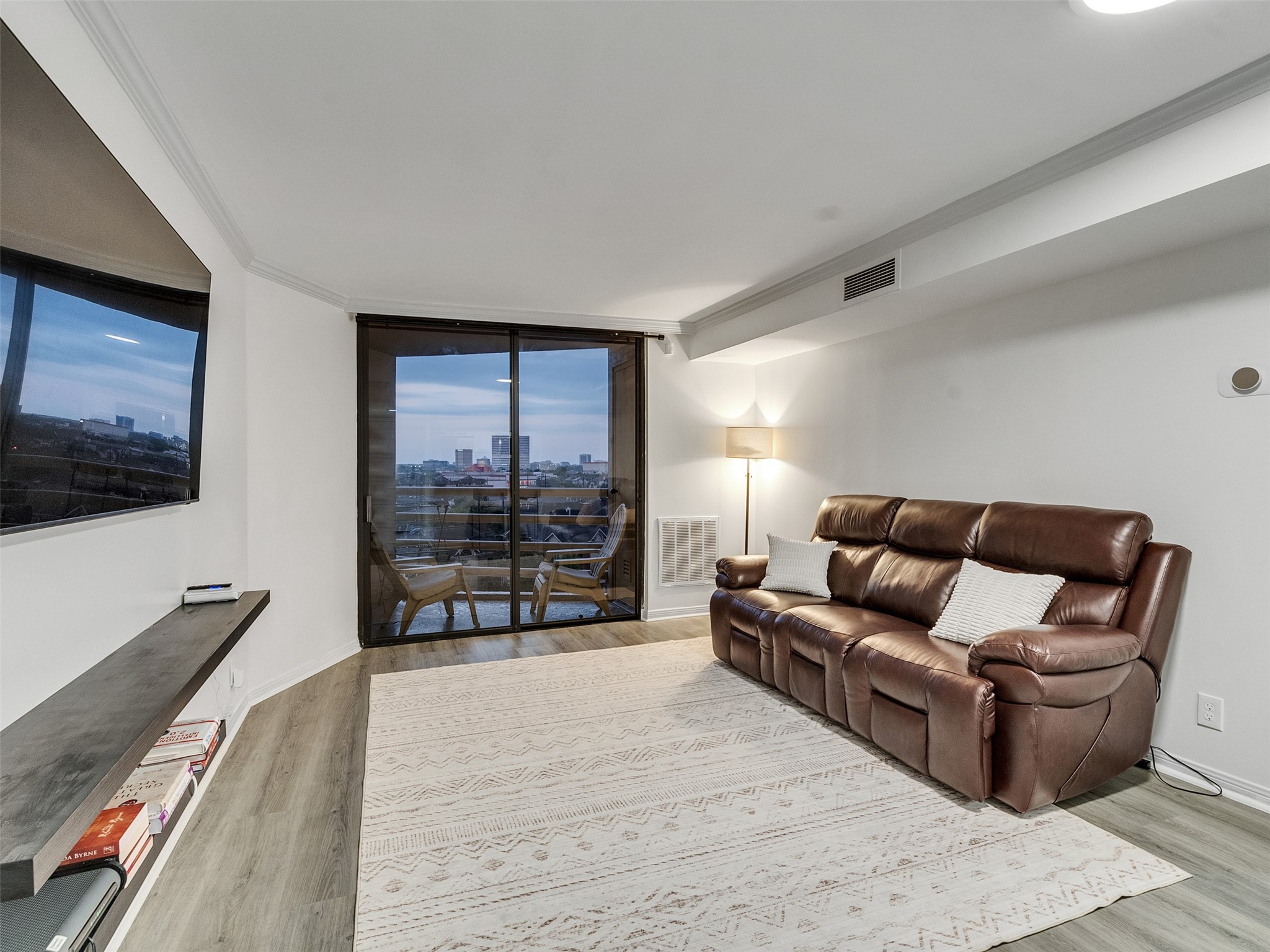 3525 Sage Road, Unit 812 Houston, TX 77056 - Photo 9 of 30 Gallery Image 9