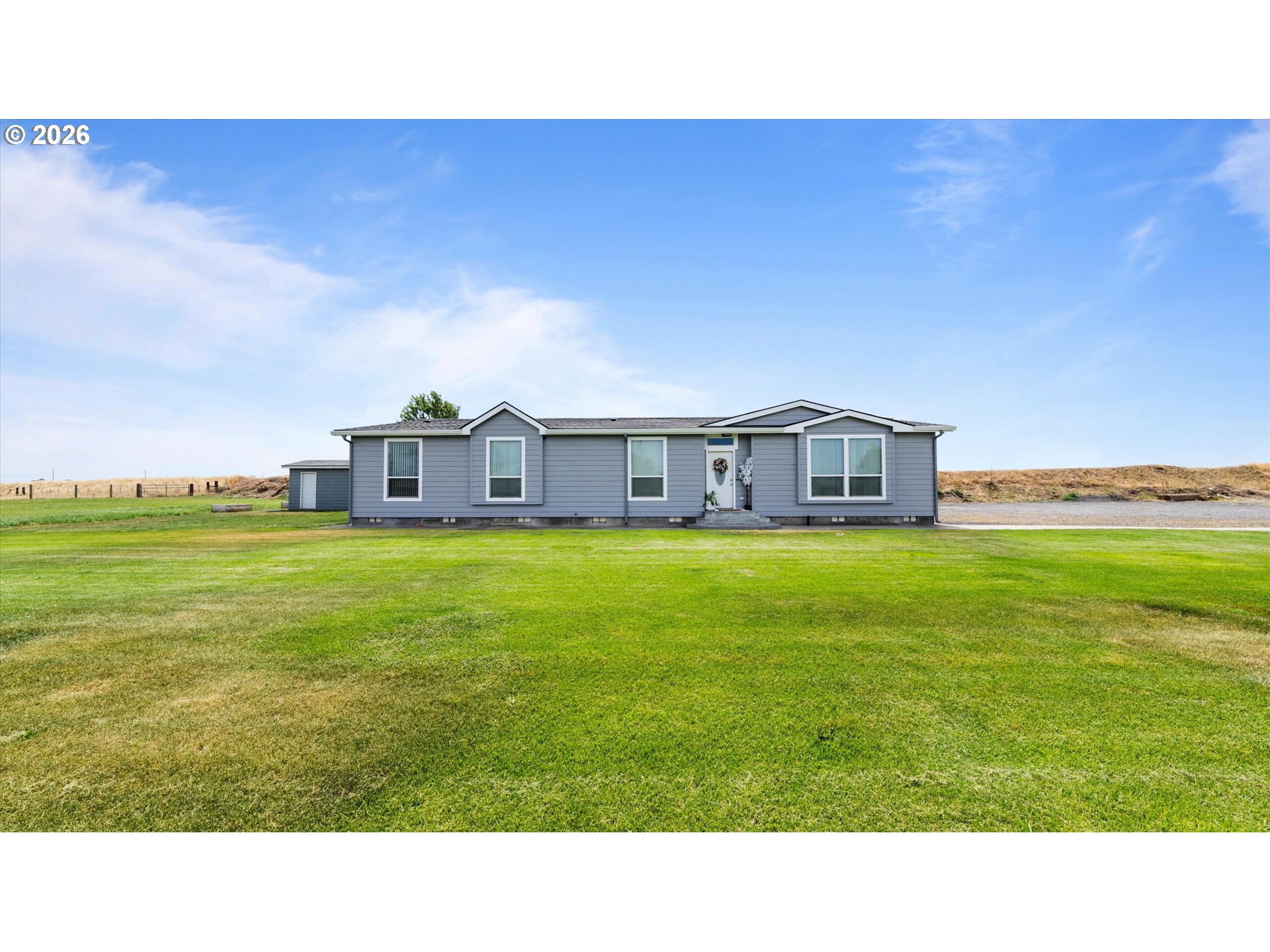 32374 East Loop Road Hermiston, OR 97838 - Photo 2 of 38