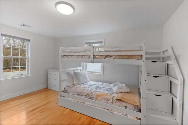 a view of livingroom with furniture