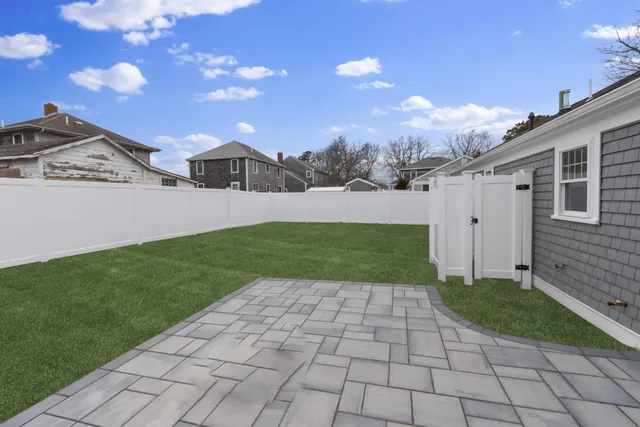 a view of a house with a backyard