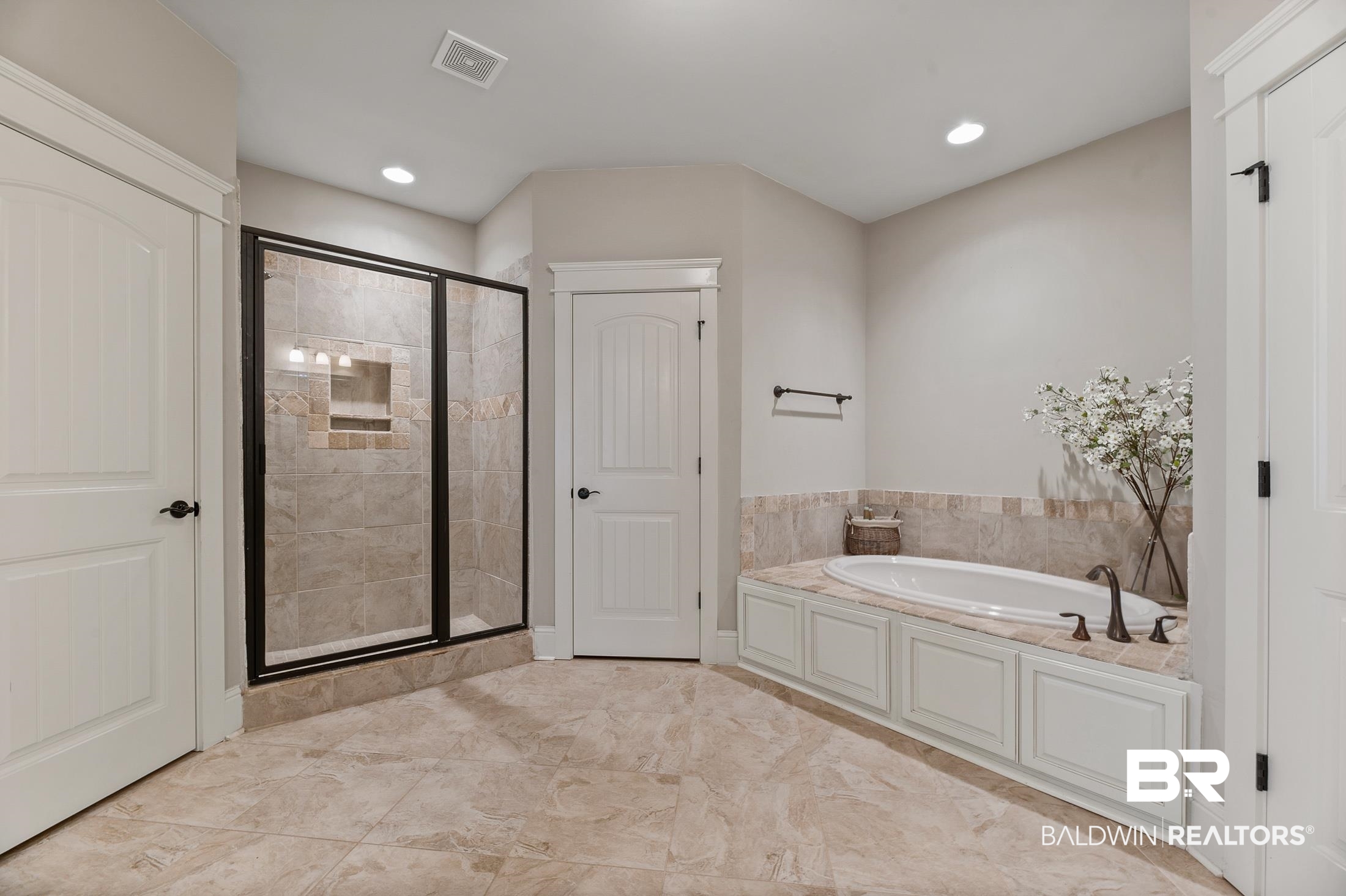 7784 Raegan Lane Daphne, AL 36527 - Photo 22 of 43 Master Bath