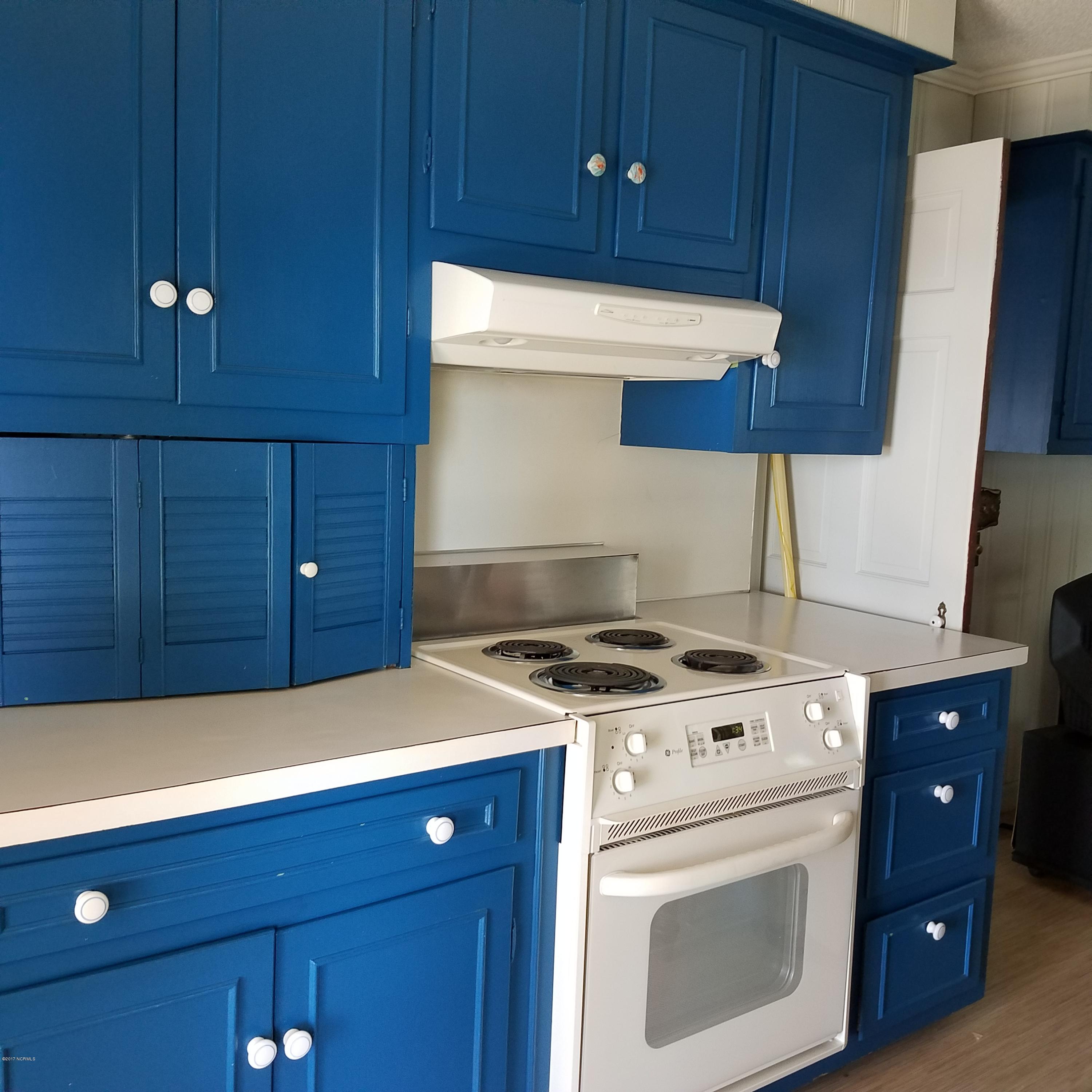 2491 Bayview Road Bath, NC 27808 - Photo 49 of 59 Very bright and nice and cleankitchen