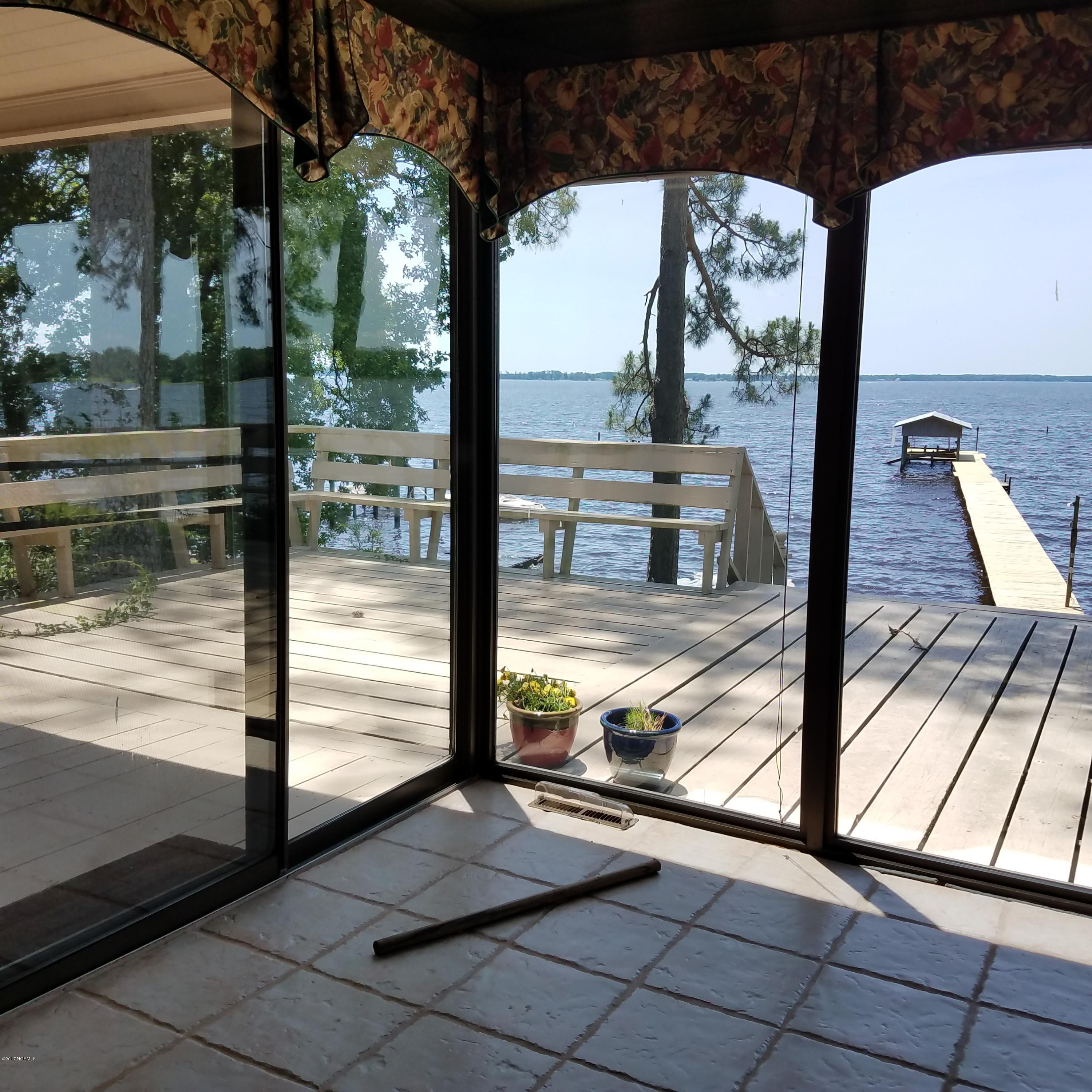2491 Bayview Road Bath, NC 27808 - Photo 53 of 59 Sun porch is great!
