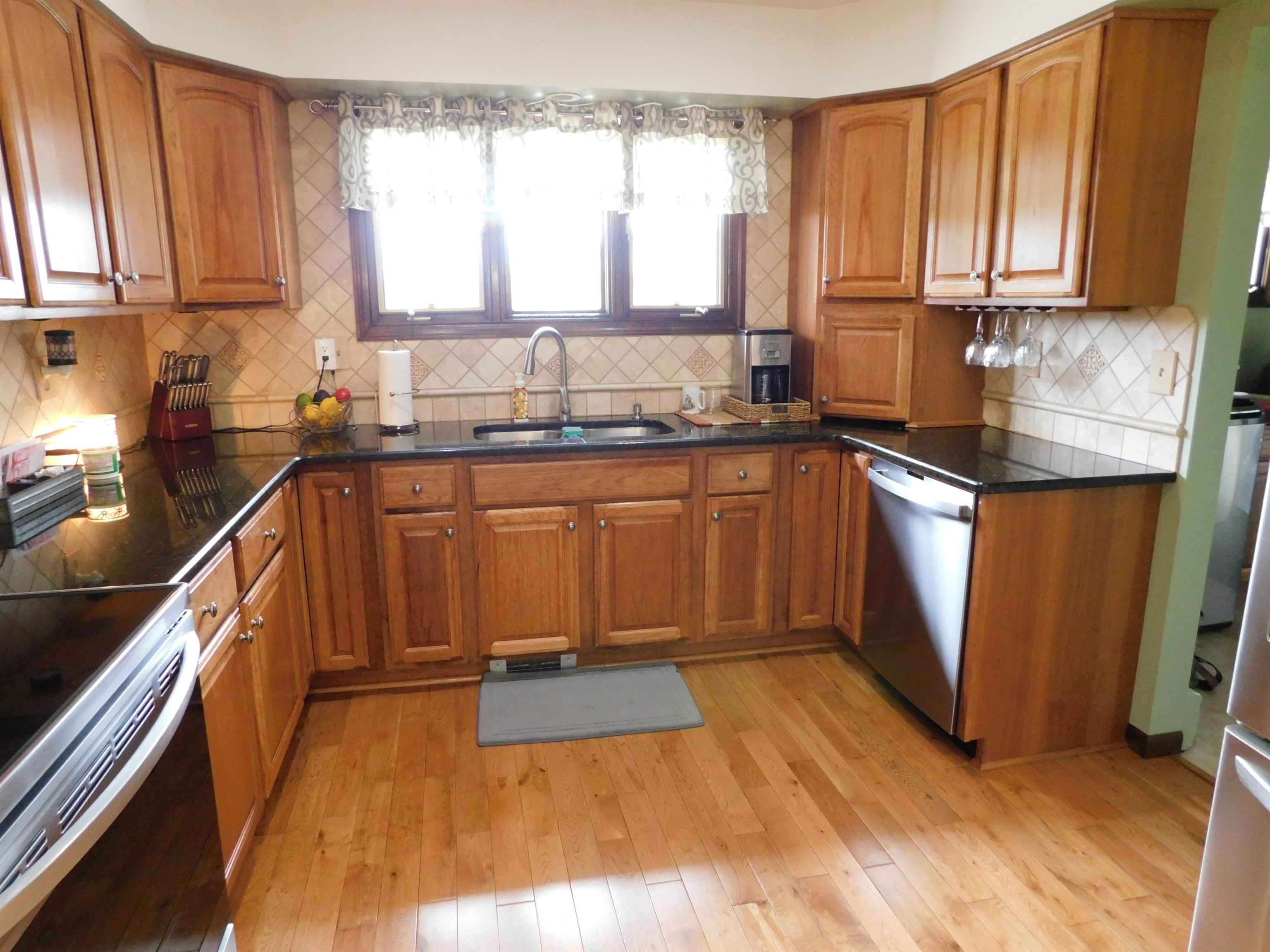 5030 Cochrane Road Almont, MI 48003 - Photo 5 of 36 Kitchen