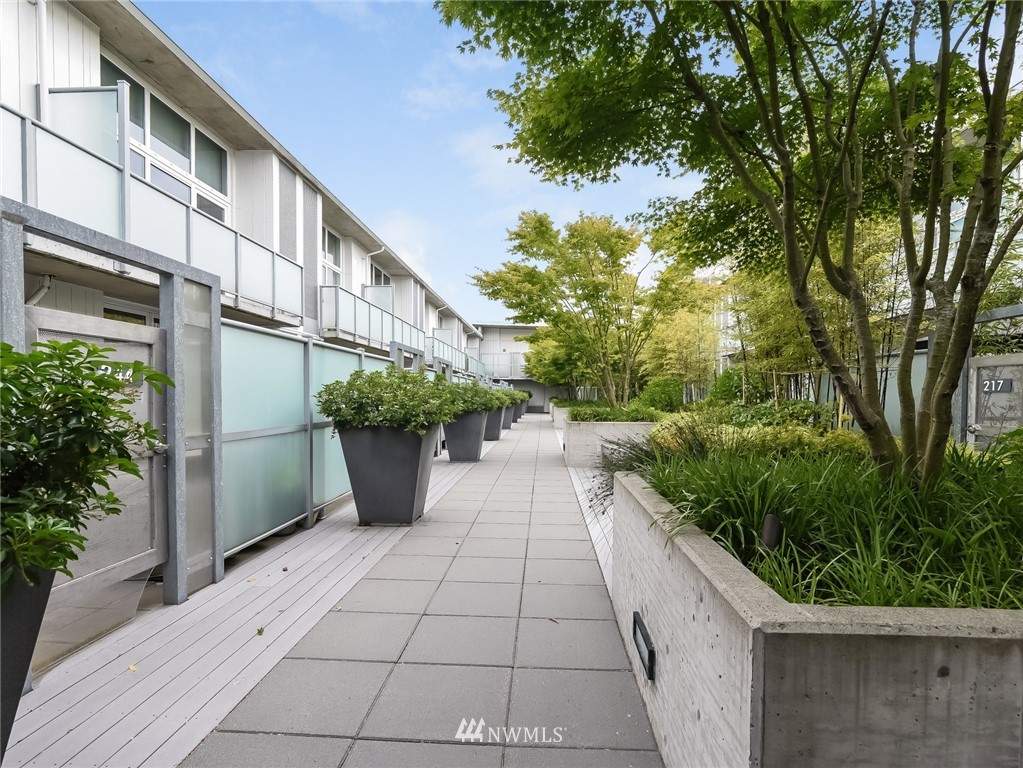 501 Roy Street, Unit F229 Seattle, WA 98109 - Photo 4 of 25