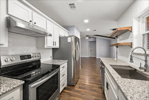 $2,000 | 7314 Robin Street, Texas City, TX 77591