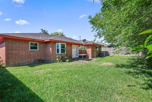 $2,000 | 7314 Robin Street, Texas City, TX 77591