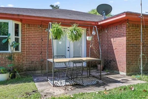 $2,000 | 7314 Robin Street, Texas City, TX 77591