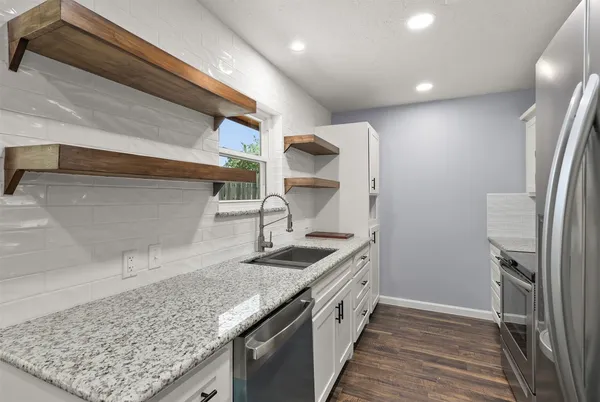 $2,000 | 7314 Robin Street, Texas City, TX 77591