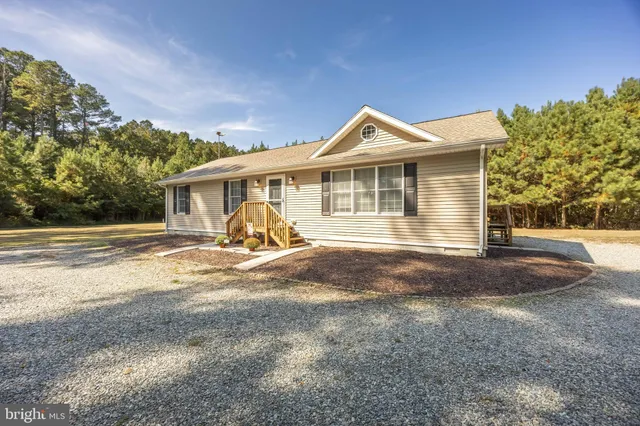a view of a house with backyard and trees