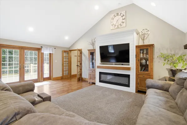 $799,900 | 302 Forest Road, Lyndeborough, NH 03082