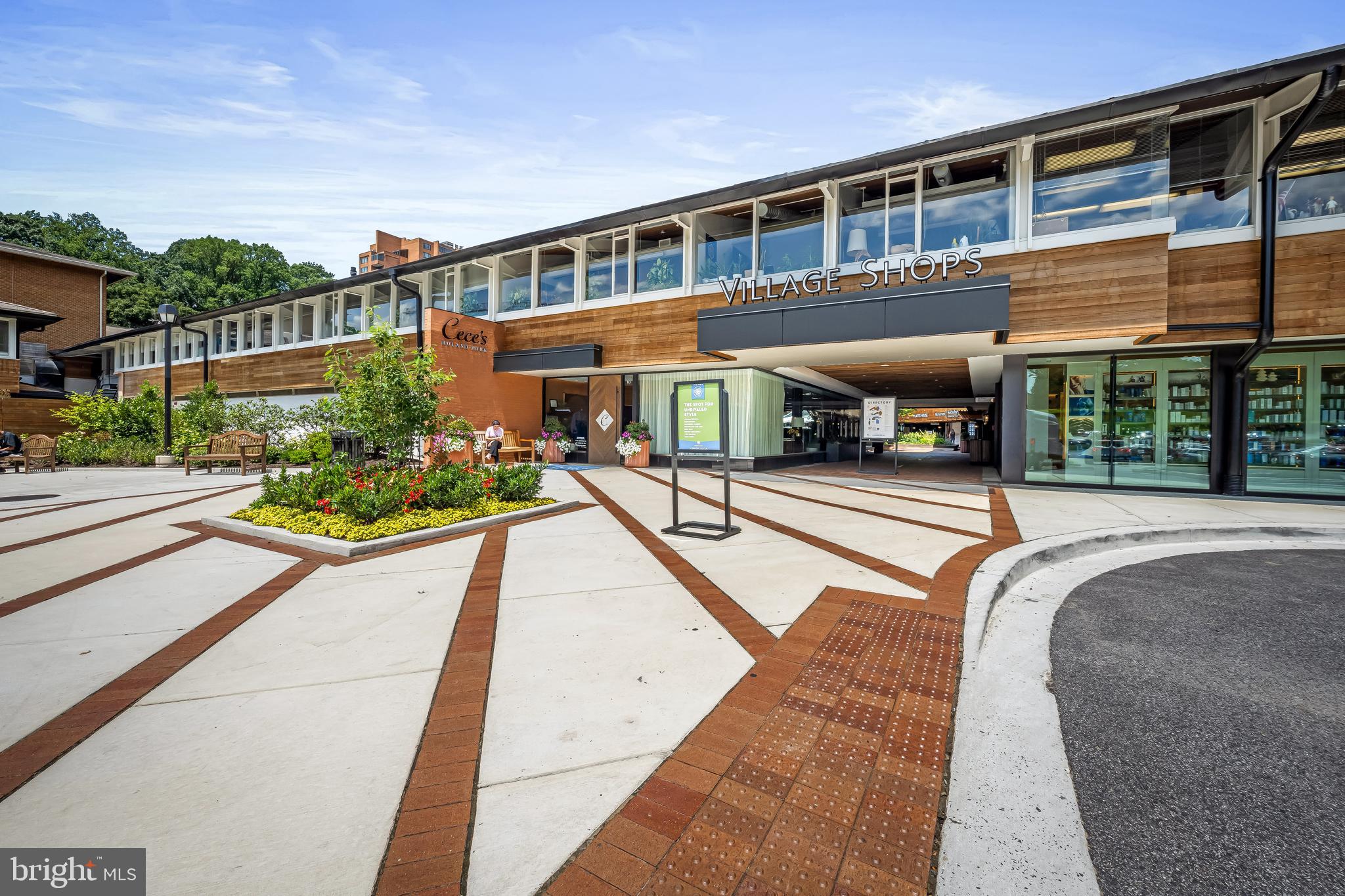 111 Hamlet Hill Road, Unit 1113 Baltimore, MD 21210 - Photo 23 of 27 a swimming pool with potted plants and large tree