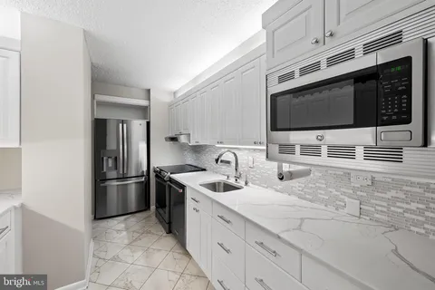 $295,000 | 111 Hamlet Hill Road, Unit 1113, Baltimore, MD 21210