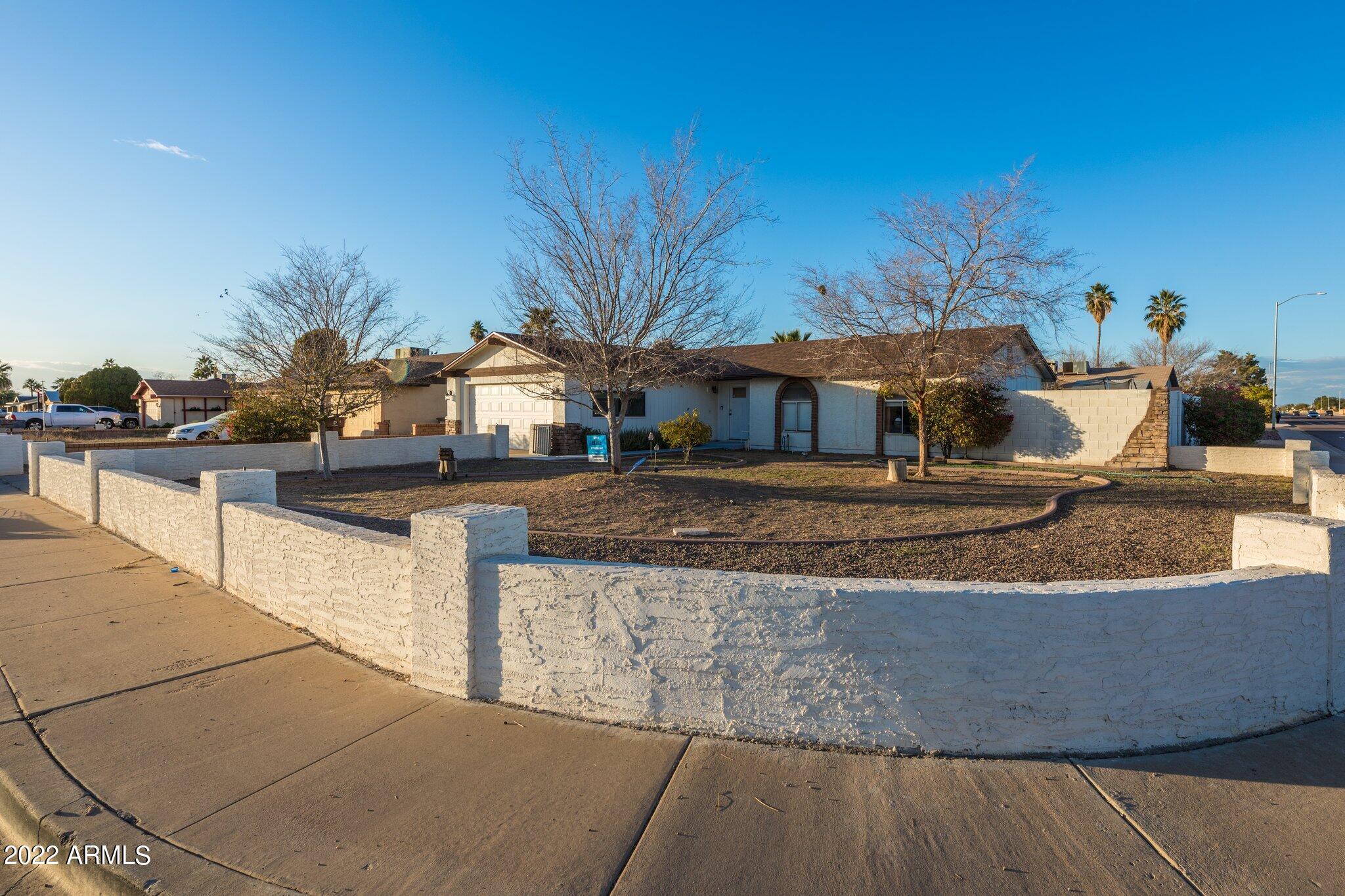 7102 West Hatcher Road Peoria, AZ 85345 - Photo 3 of 60 14-web-or-mls-7D3A5671