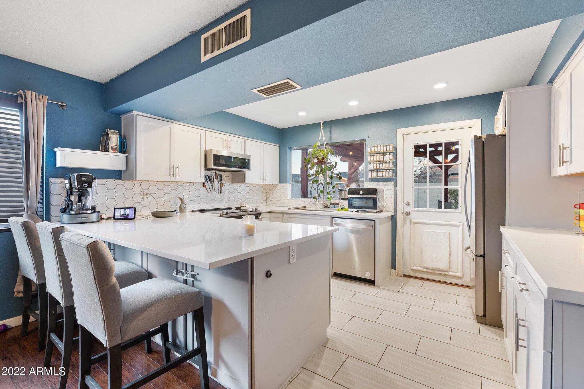 7102 West Hatcher Road Peoria, AZ 85345 - Photo 9 of 60 30-web-or-mls-7D3A5744