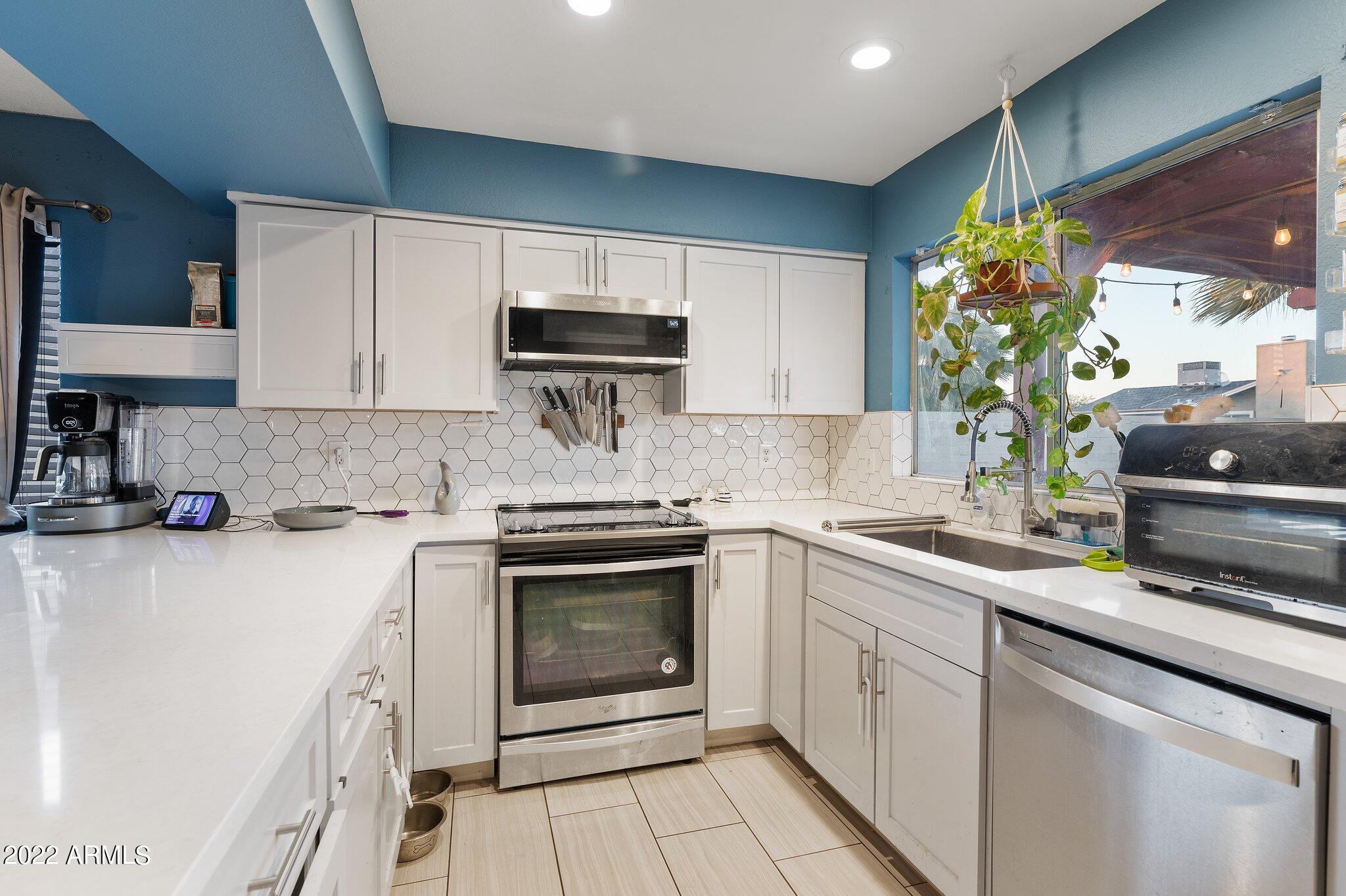 7102 West Hatcher Road Peoria, AZ 85345 - Photo 10 of 60 31-web-or-mls-7D3A5749