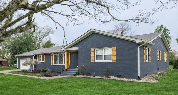 $525,000 | 516 North Russell Street, Portland, TN 37148