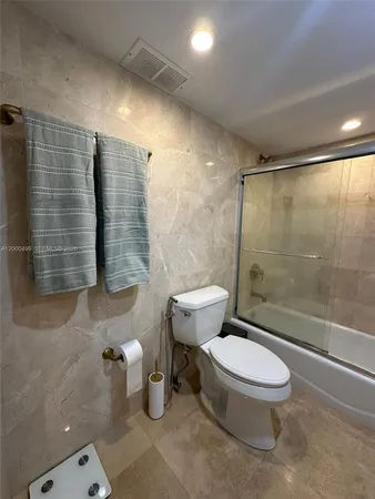 $3,900 | 2333 Brickell Avenue, Unit PH210, Miami, FL 33129
