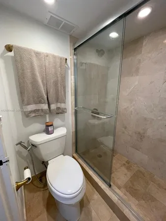 $3,900 | 2333 Brickell Avenue, Unit PH210, Miami, FL 33129