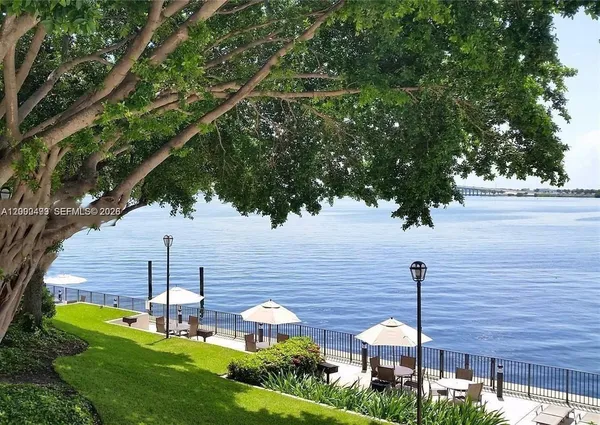 $3,900 | 2333 Brickell Avenue, Unit PH210, Miami, FL 33129