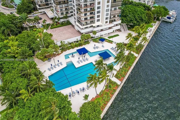 $3,900 | 2333 Brickell Avenue, Unit PH210, Miami, FL 33129