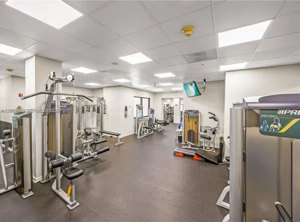 $3,900 | 2333 Brickell Avenue, Unit PH210, Miami, FL 33129