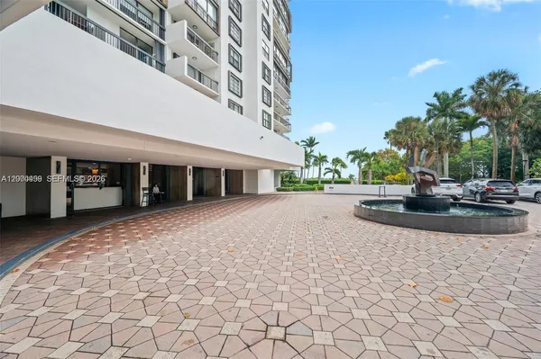 $3,900 | 2333 Brickell Avenue, Unit PH210, Miami, FL 33129