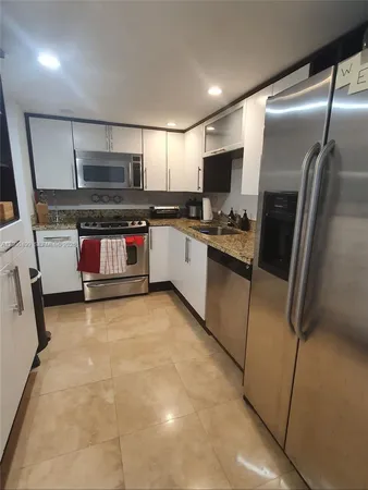 $3,900 | 2333 Brickell Avenue, Unit PH210, Miami, FL 33129