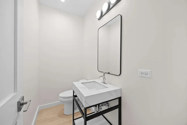 $7,000 | 4437 North Whipple Street, Chicago, IL 60625