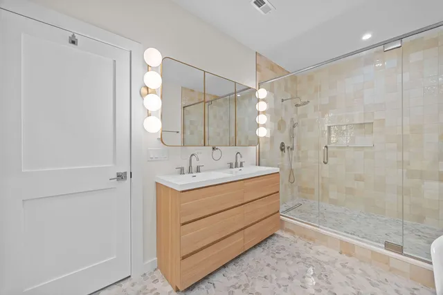 $7,000 | 4437 North Whipple Street, Chicago, IL 60625