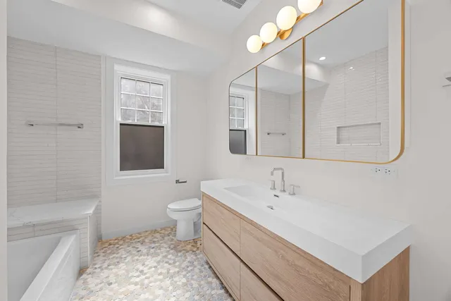 $7,000 | 4437 North Whipple Street, Chicago, IL 60625