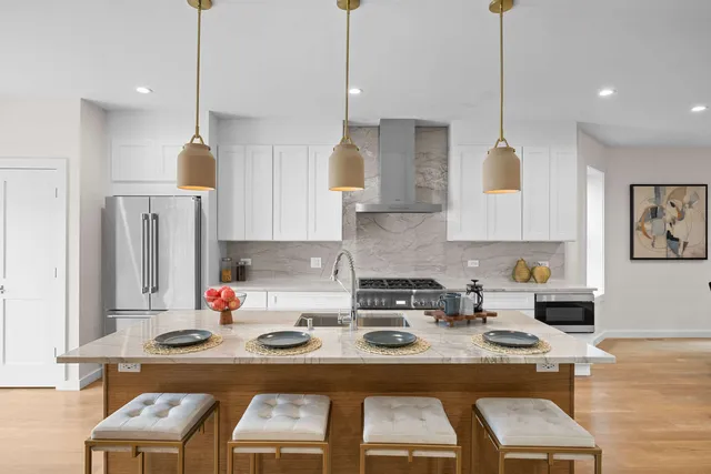 $7,000 | 4437 North Whipple Street, Chicago, IL 60625