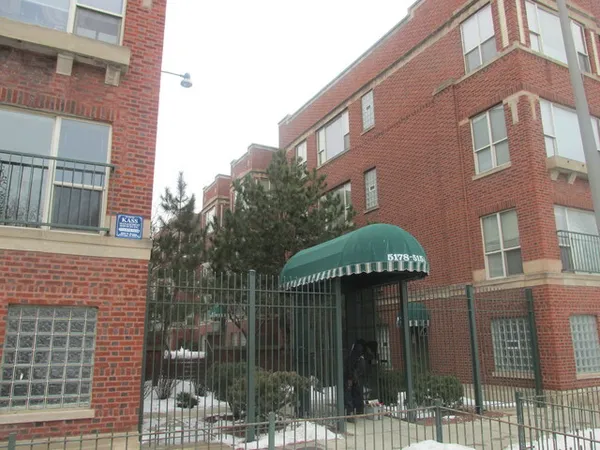 $1,195 | 5168 South King Drive, Unit 3, Chicago, IL 60615