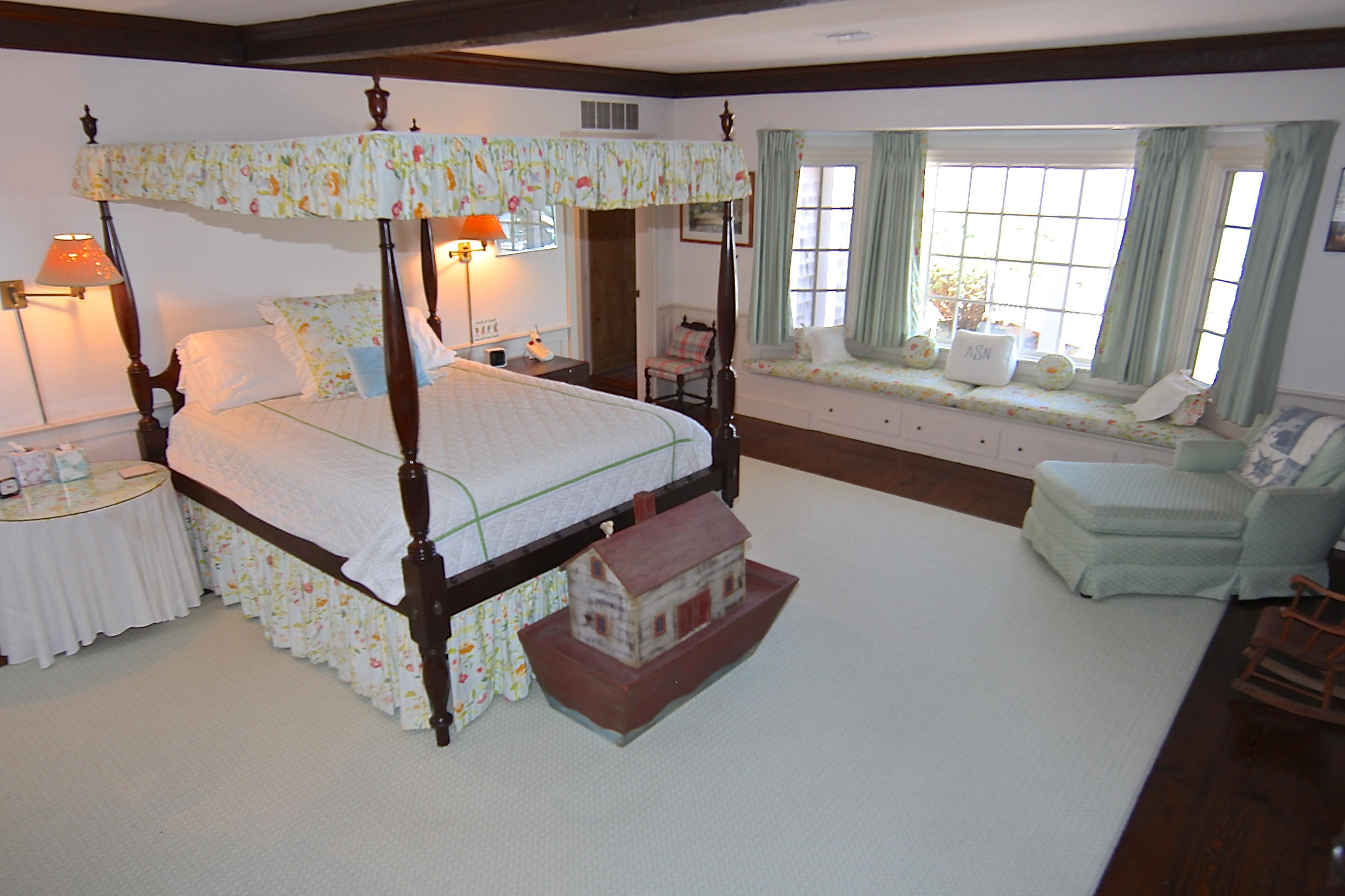 8 Beach Street Edgartown, MA 02539 - Photo 15 of 42 a living room with furniture and a window