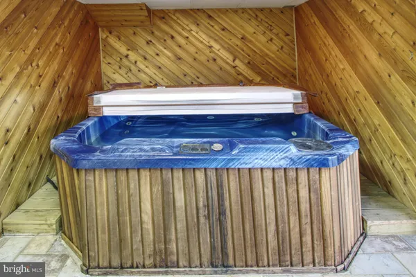 $995,000 | 3222 Kimberly Drive, Mount Airy, MD 21771