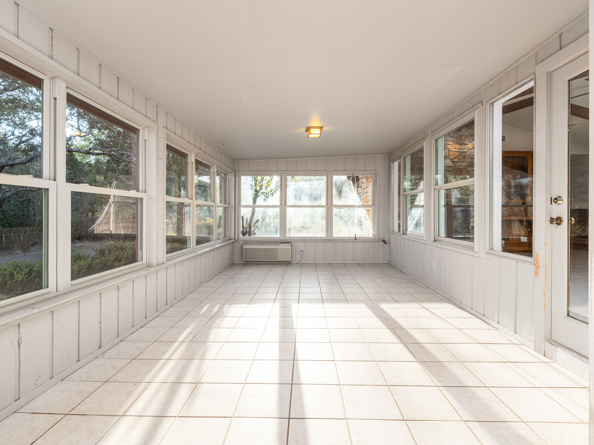 806 Country Club Road Georgetown, TX 78628 - Photo 20 of 39 Natural light flows through the space