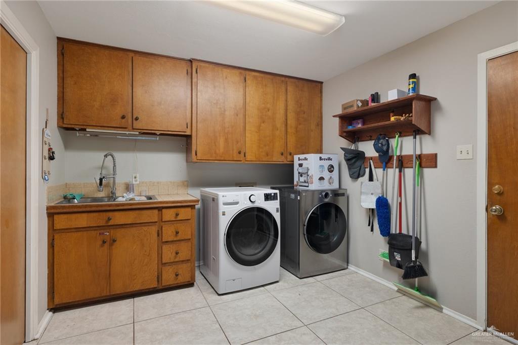 492 West Trenton Road Donna, TX 78537 - Photo 16 of 20 a utility room with sink dryer and washer
