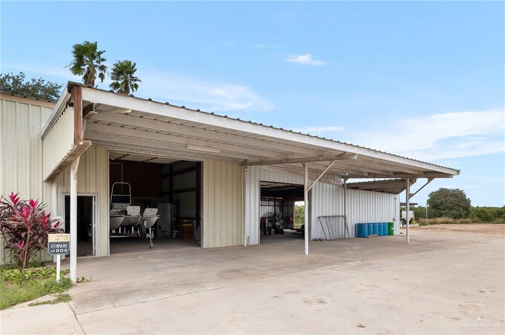 492 West Trenton Road Donna, TX 78537 - Photo 4 of 20 a view of a big room with garage