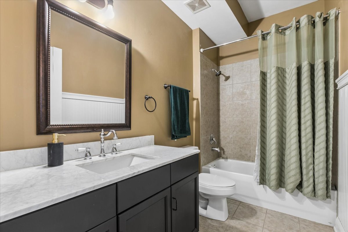 1155 South State Street, Unit 400 Chicago, IL 60605 - Photo 18 of 27 a bathroom with a double vanity sink toilet and shower